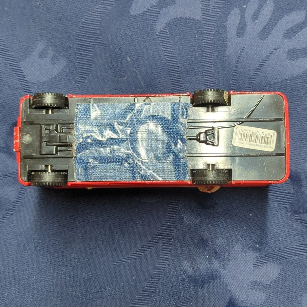 Red Double-Decker Bus Model - Picture 7 of 8
